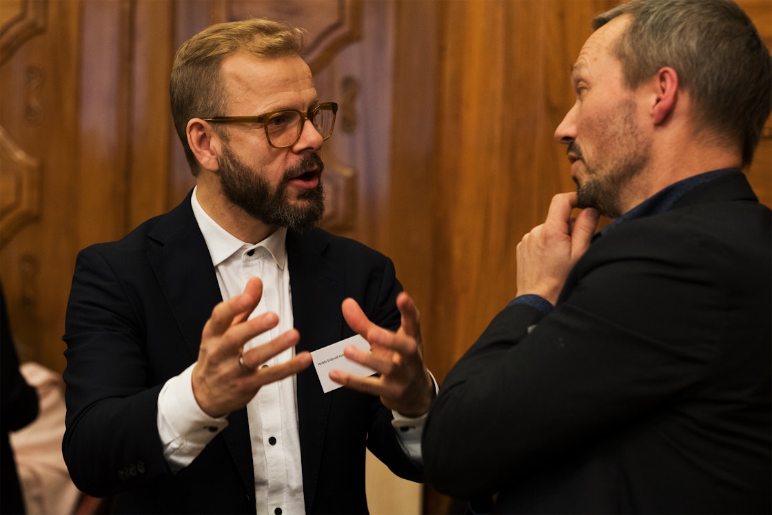 Heikki Eidvoll Holmås i samtale med Sturla Stålsett
