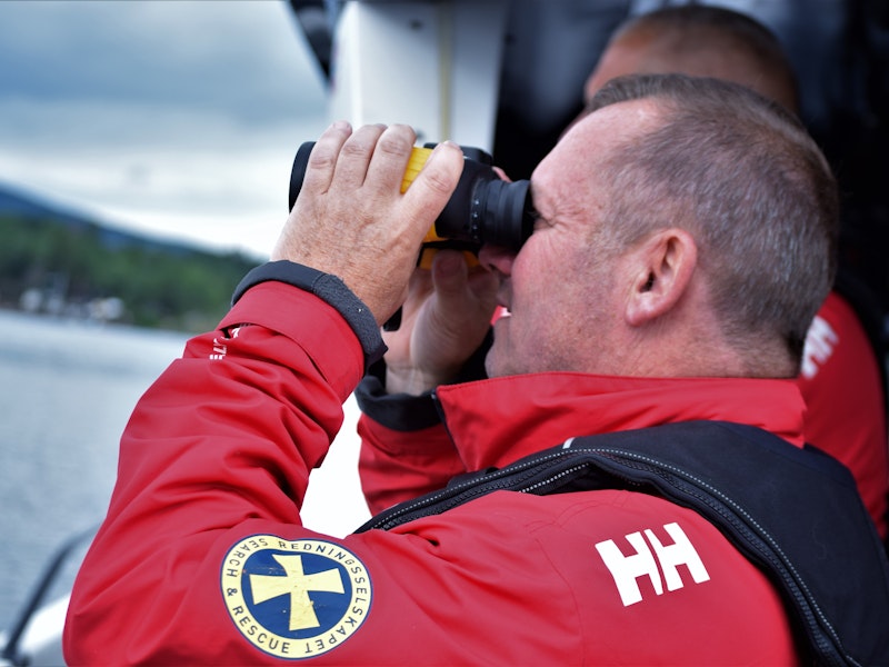 Frivillige i sving på en av redningsskøytene til Redningsselskapet i Oslo den 6. juli 2020.