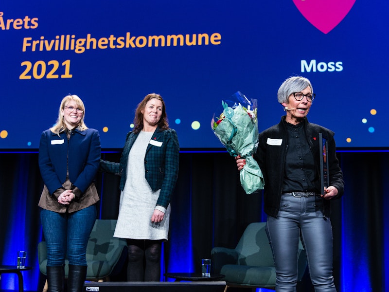 Ordfører i Moss kommune Hanne Tollerud mottak prisen Årets Frivillighetskommune 2021.